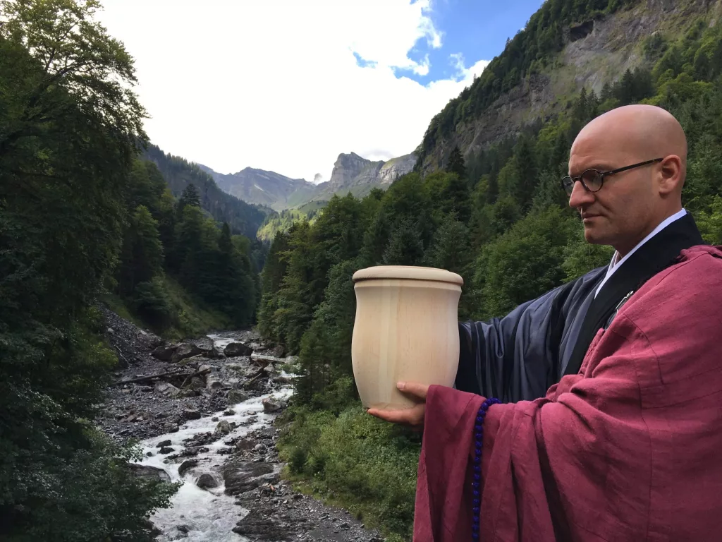 Konfessionslose Beerdigungen mit Trauerredner Abt Reding