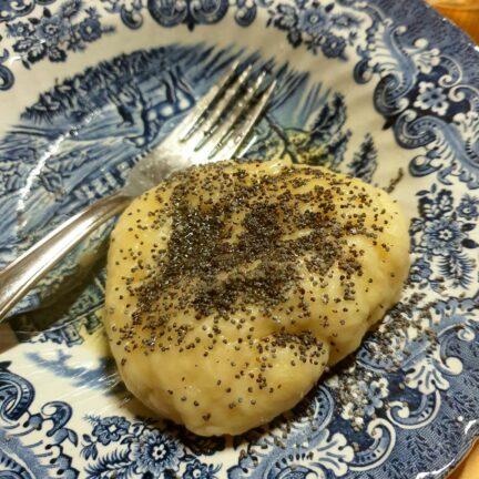 Germknödel im Kloster Nigredo während dem Januar Zen Retreat