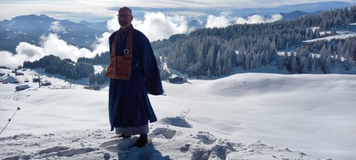 Zen Vater Meister Reding führt durch dasZ Zen Meditationswochenende in Graubünden Grüsch-Danusa. Christliche Meditation und Zen vereint.