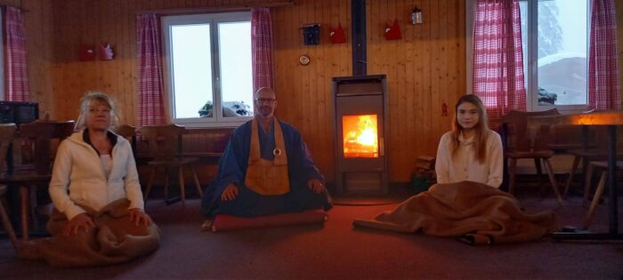 Zen Vater Meister Reding führt durch dasZ Zen Meditationswochenende in Graubünden Grüsch-Danusa. Christliche Meditation und Zen vereint.