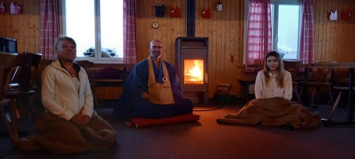 Zen Vater Meister Reding führt durch dasZ Zen Meditationswochenende in Graubünden Grüsch-Danusa. Christliche Meditation und Zen vereint.