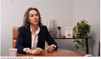 Katy Faust diskutiert die Bedeutung stabiler, biologischer Familieneinheiten und betont, dass Kinder ein Grundrecht auf ihre Mutter und ihren Vater haben. Sie kritisiert den kulturellen Wandel hin zur sexuellen Autonomie, der ihrer Ansicht nach das Kindeswohl untergräbt. Anhand persönlicher Geschichten und Daten untersucht Faust, wie absichtliche Familienzerrüttungen wie Leihmutterschaft oder Scheidung Kindern mehr schaden als tragische Verluste. Sie plädiert für eine Politik, die die Interessen von Kindern in den Vordergrund stellt, und fordert eine Neubewertung moderner Familienideale.